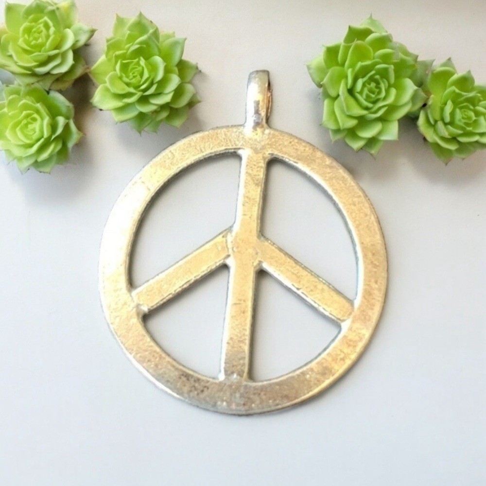 Thai Silver Peace Pendant‎ NWOT